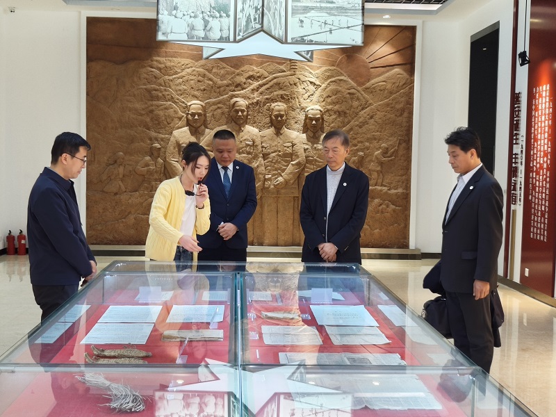 参观.jpg